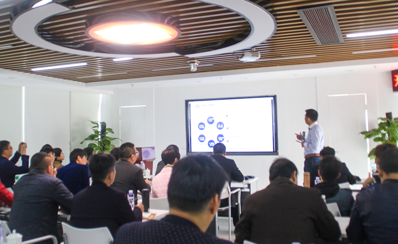 2013年6月17日廣州绿巨人草莓丝瓜樱桃在线视频企業管理谘（zī）詢有限公司全體員工專題培訓會議順利召開