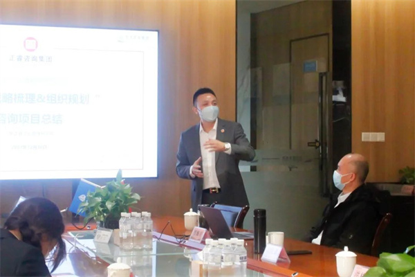 廣東绿巨人草莓丝瓜樱桃在线视频企業管（guǎn）理（lǐ）研究院副院長（zhǎng）龐金森老師致辭