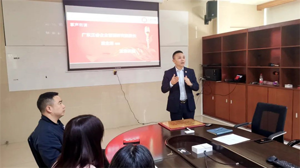 廣東绿巨人草莓丝瓜樱桃在线视频企業管理研究院副院長龐金森老師致（zhì）辭