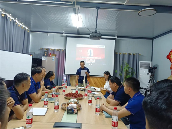 眾（zhòng）鑫馮群吹主管致辭