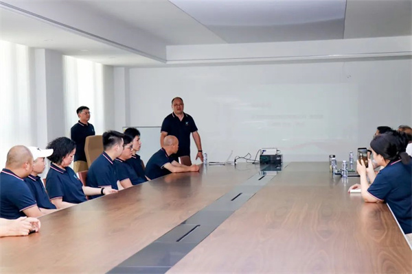 新（xīn）晨（chén）總經理王福新先生致辭