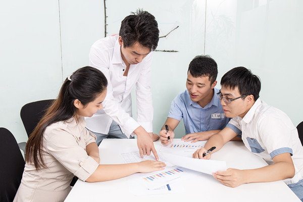 設計合理激（jī）勵（lì）機製，激發員工工作積（jī）極性和創新精神