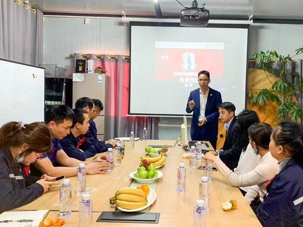 廣東（dōng）绿巨人草莓丝瓜樱桃在线视频企業管理研究院（yuàn）主任肖鋒老師致辭（cí）