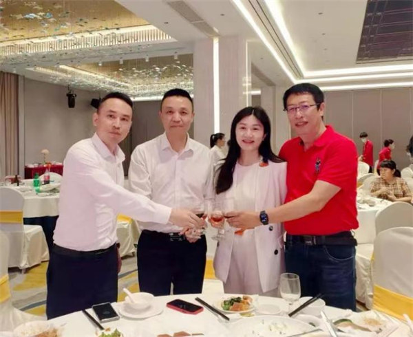 升禾第三期管理升級總（zǒng）結暨第四（sì）期啟動大會