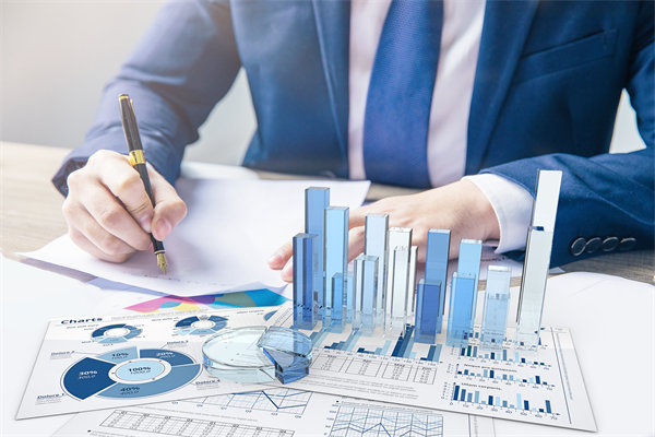 製定精準經營計劃，引領（lǐng）企業穩健發展，實現長遠目標