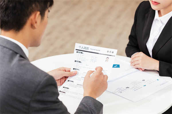 人才挖掘與選拔：全（quán）麵評估候選人能力，選拔優秀人才