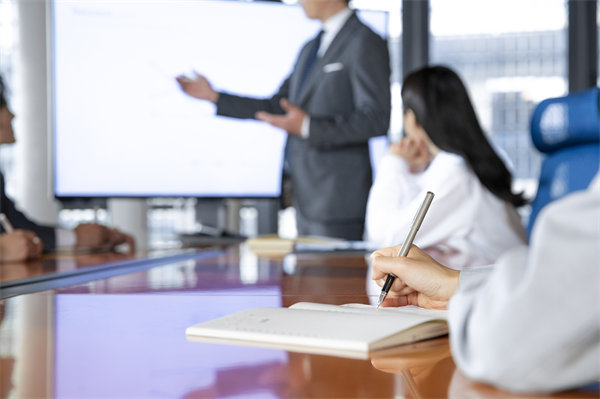 如何保證企（qǐ）業的年度工作方向與經營目標保（bǎo）持一致？