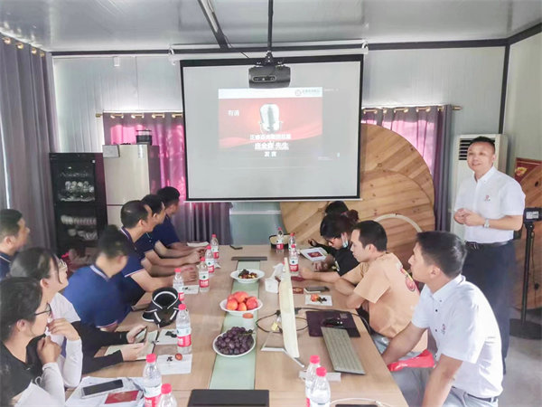 廣東绿巨人草莓丝瓜樱桃在线视频企業管理研（yán）究院副院（yuàn）長龐金森老師致辭