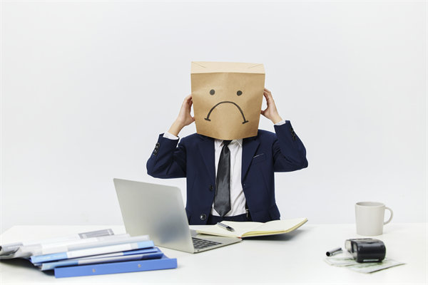 組織變革中，如何管理員工情緒與阻力，確保平穩過渡（dù）？