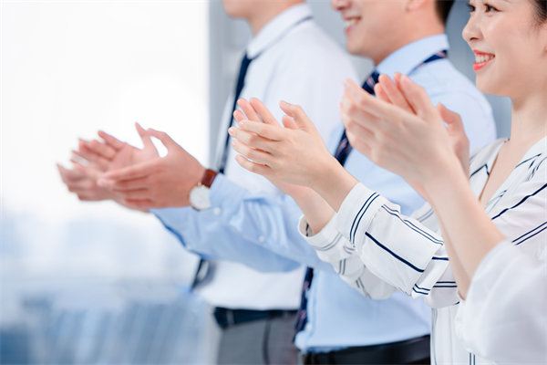 組（zǔ）織變革中，如何管（guǎn）理員工情緒與阻（zǔ）力，確保平穩過渡？