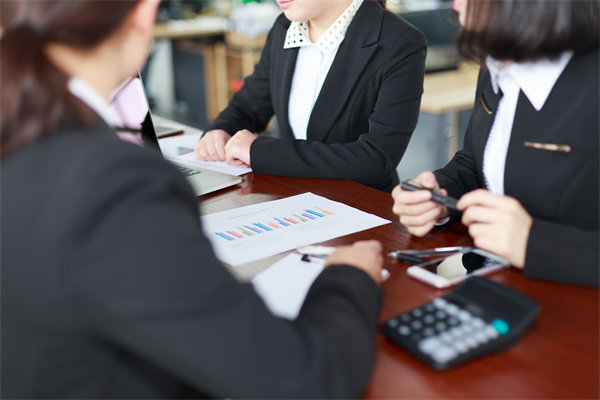 薪酬績效管（guǎn）理中的溝通障礙如何克服，增強員工信任感？