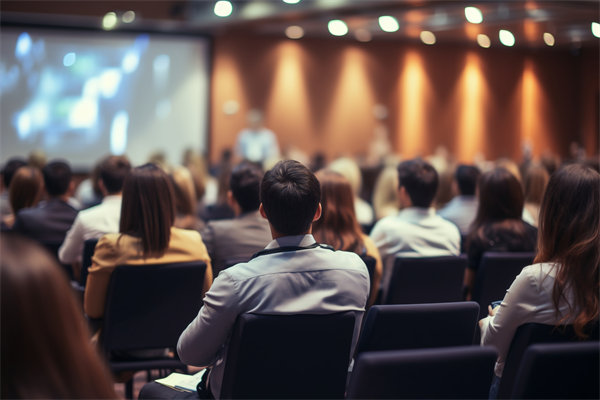 在多（duō）元化團隊中（zhōng），如（rú）何製定包（bāo）容性組織規劃策略？