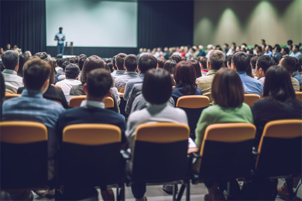 在變（biàn）革中，如何有效管理組織內部的衝突與不確定性？