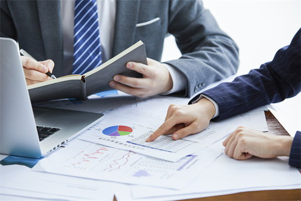 薪酬管理中，如何平（píng）衡激勵與成本控製，實現雙贏？