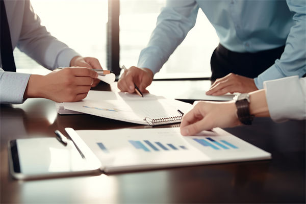 如（rú）何確保（bǎo）薪酬績效體係公平透明，增強（qiáng）員工信任？