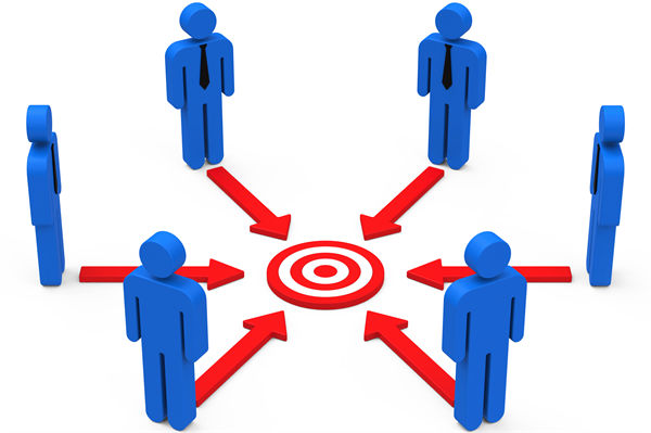 資源分配時，組織規劃（huá）如何平衡各部門需求與整體目標？