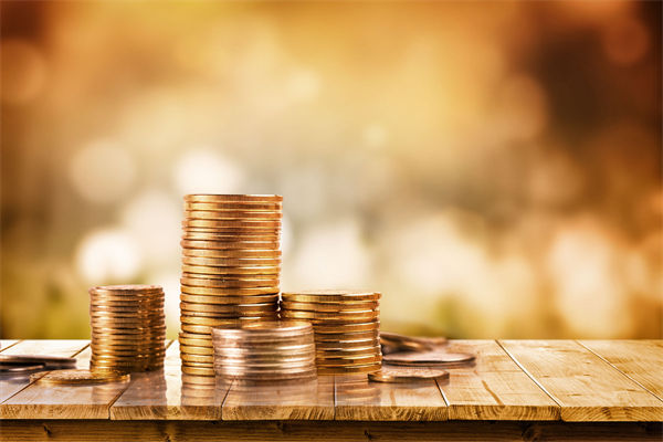 在製定（dìng）企業戰略規劃時，如何平衡短期與長期目標？