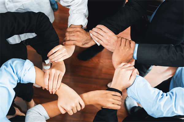 在製定（dìng）企業戰略規劃時（shí），如何平衡短期與長期目標？