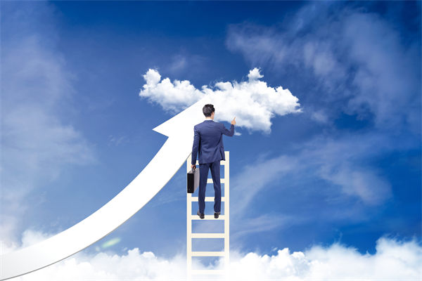 在組織變革中，如何確保員工順利過渡並減少負（fù）麵影響？