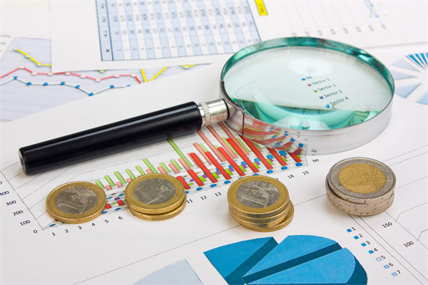 預算編製時，如何平衡長期規劃與短期資金需求？