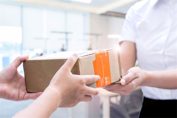 快遞員入職京東13年工資共100多萬，對其他企業有何啟示？