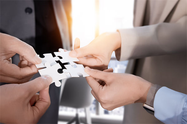 把頂層（céng）設計（jì）和問計於民統一起來，對企業戰略的啟示