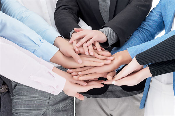 遊客進入麗江古城要交錢了（le），對企業文化有何啟示？