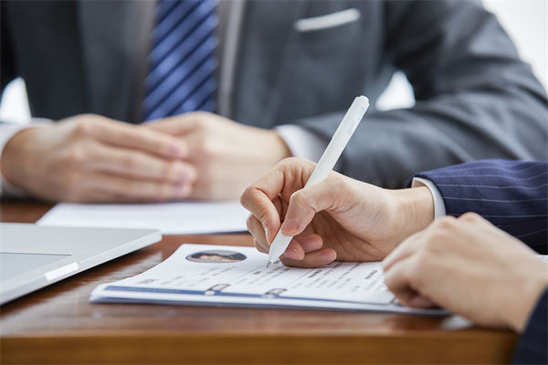 人力資源管理分析：19歲男生剛上大一就拿（ná）到（dào）國企offer