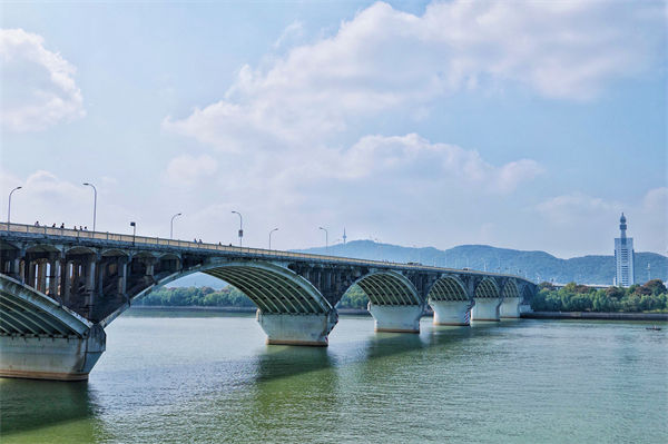 長沙湘江特大橋（qiáo）突發（fā）大火，組織規劃（huá）管理有（yǒu）何啟示？