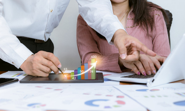 產品定位：確定（dìng）產品的特點和在市場中的位置