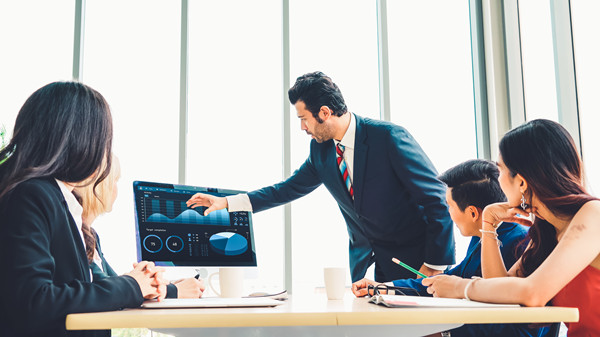 績效激勵：激發員（yuán）工潛力，提升整（zhěng）體績效水平