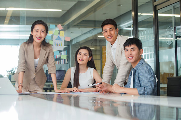 績（jì）效考核與反饋：及時（shí）反饋，指導改進