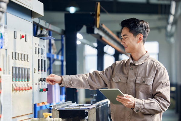 設備（bèi）管理：提升製造業（yè）設備效率與壽命的策略