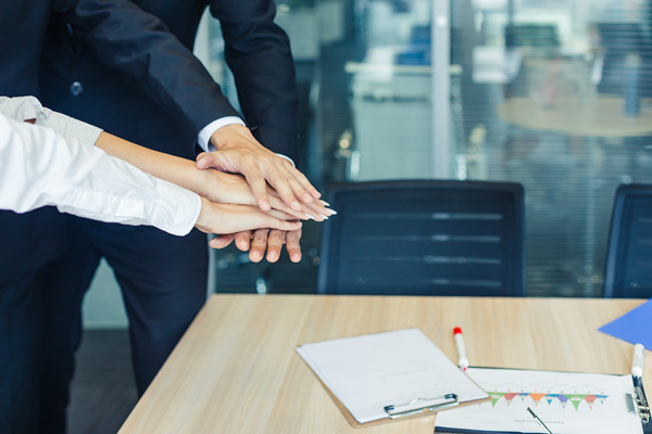 遠程團隊的績效管理：應對遠（yuǎn）程挑戰，保持（chí）高效協作