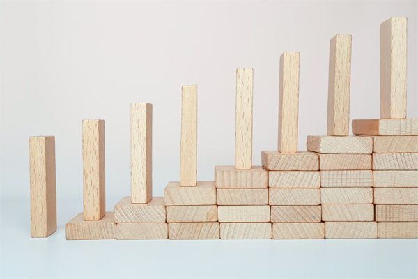 精心製定經營（yíng）策略，確保企業穩健發展，實現長期盈利