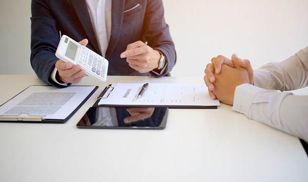 績效管理中，如何有效溝通反饋以促進員（yuán）工成長？