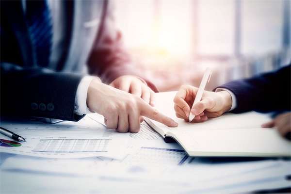 麵對業績波動，企（qǐ）業（yè）如何靈活調（diào）整績效評價標準？