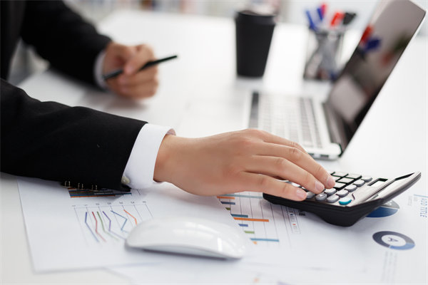 預算（suàn）管理（lǐ）中的（de）成本控製秘訣：如何避免浪費又高效？