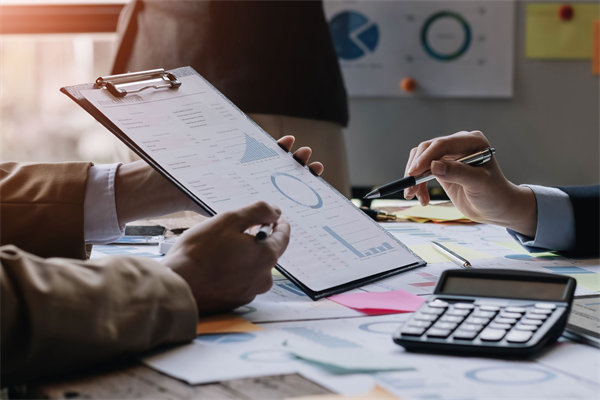 製定年度預算時，如何兼顧（gù）創新投入（rù）與成本控製？