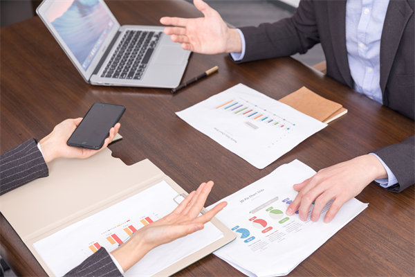 市場環境突變時，企（qǐ）業如何靈活調整預算策略以應對？