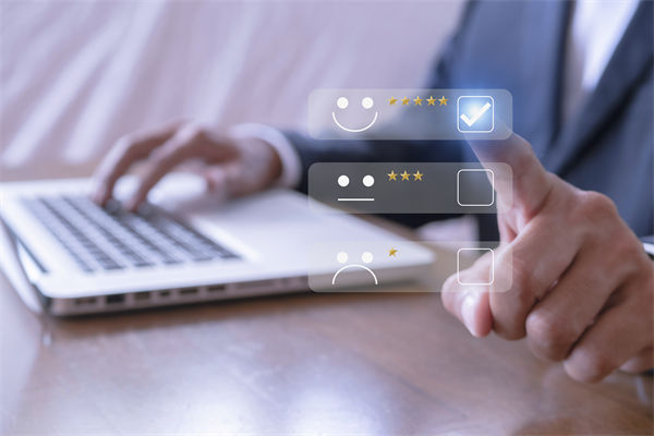 博（bó）士情侶瞞著領導下班擺攤月入3萬3，企業薪酬管理的（de）啟發