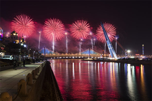 跨年夜賣氣球（qiú）一（yī）晚掙了1個月工資，對薪酬（chóu）管理的啟示
