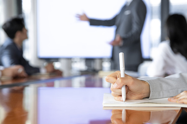 企業的會議管理製（zhì）度不完善，如同虛設（shè）怎麽辦？