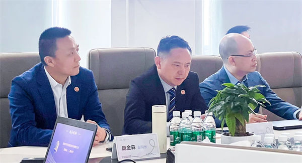 绿巨人草莓丝瓜樱桃在线视频專家老師