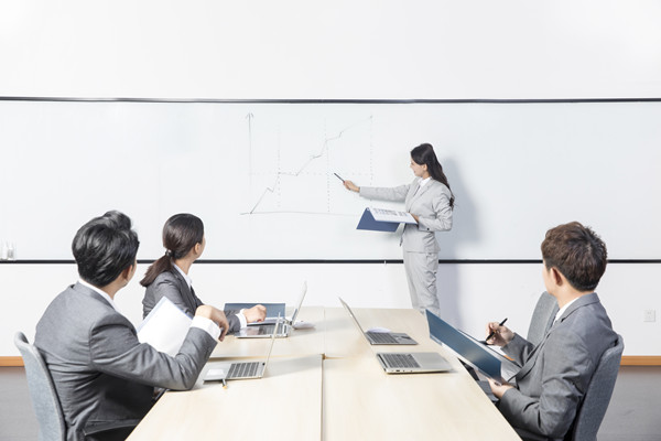 績效管理係統，是應該追求高（gāo）科技還是保持人性化？