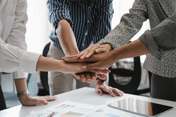 跨境營（yíng）銷中，如何克服文化（huà）差異，實現（xiàn）全球化傳播（bō）？