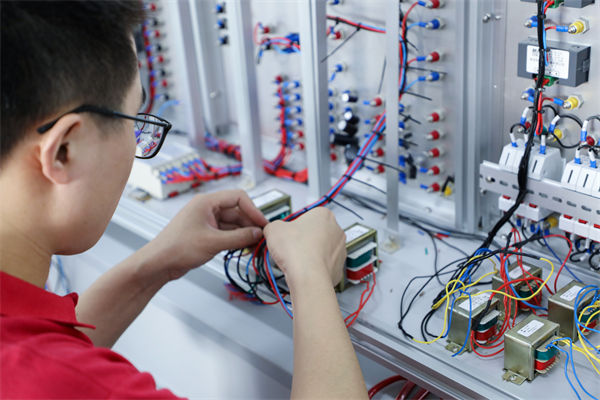 哪些行業人才（cái）火爆就業市場（chǎng）？人力資源管理有何啟發？