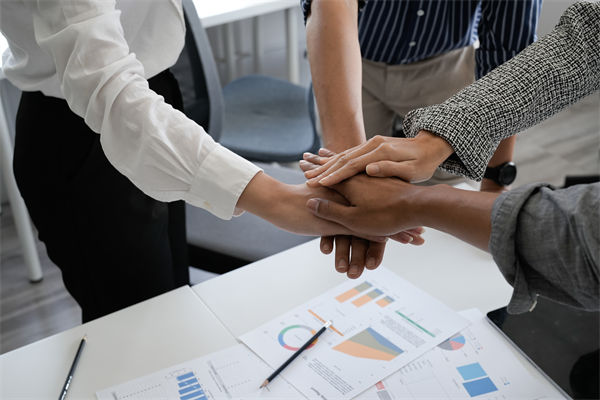 跨文化管理對企業全（quán）球化戰略（luè）實施的影響及應對策略？