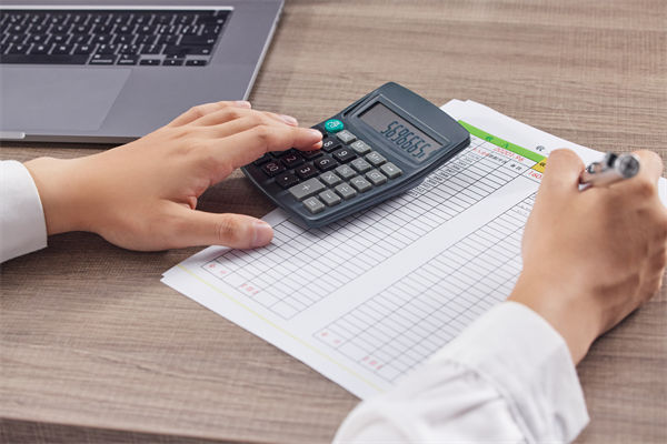 加班成風留不住人，企（qǐ）業關懷和工時安排是否合理？