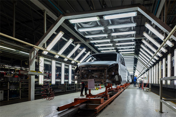 製造業管理分（fèn）析：外貿廠家緊急召回員工三班倒趕（gǎn）工